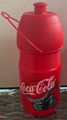 58207-2 € 4,00 coca cola bidon rood wit afb fles met dop H. D..jpeg